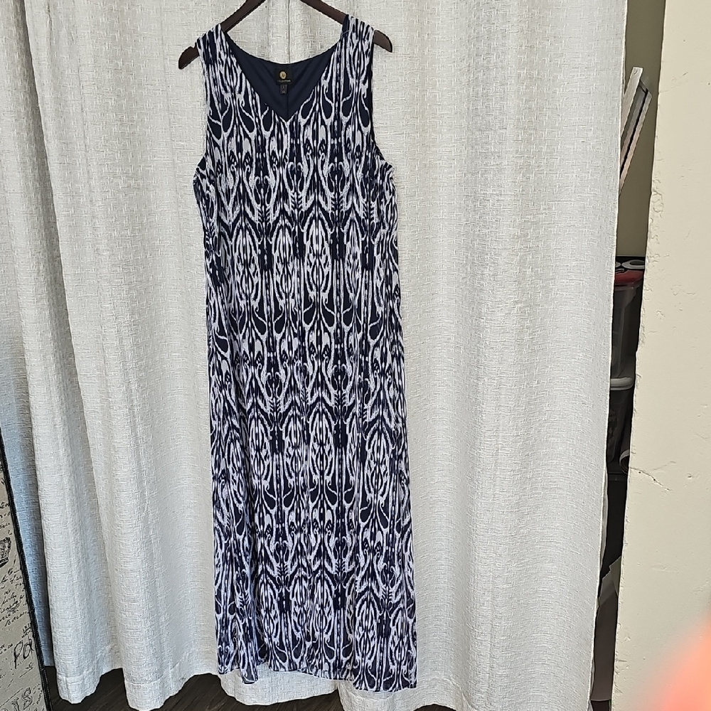 Elegant Blue and White Sleeveless Dress